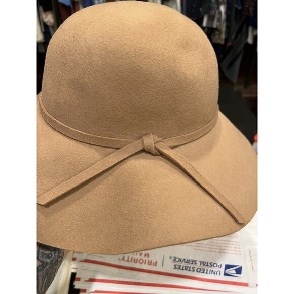 Wide-Brim 100% Wool Floppy Hat Tan OS 7.5 Inches Across - Picture 2 of 7